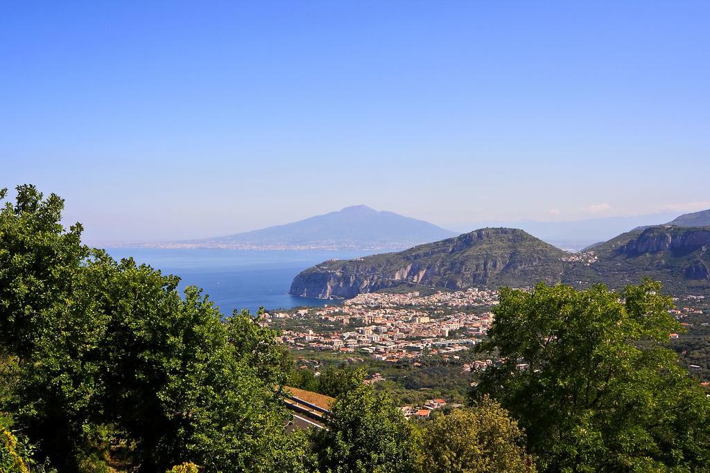 Caruso 1 By Villasandco Rentalsorrento Sorrento Quarto foto